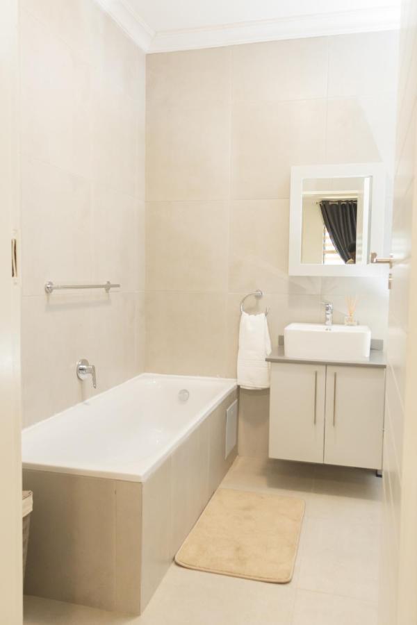 Fumo House Lifestyle Apartments Midrand Bagian luar foto