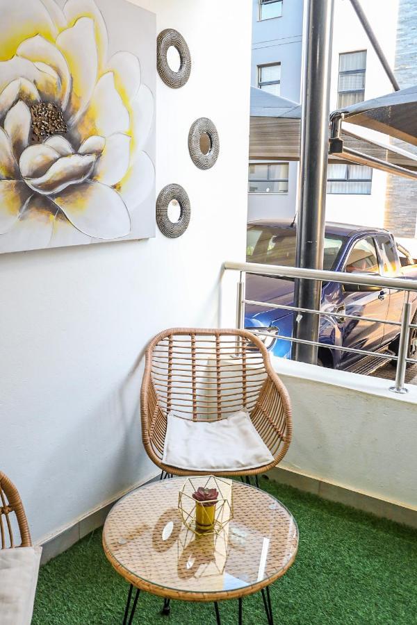 Fumo House Lifestyle Apartments Midrand Bagian luar foto